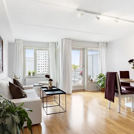 Song In Central Apartment